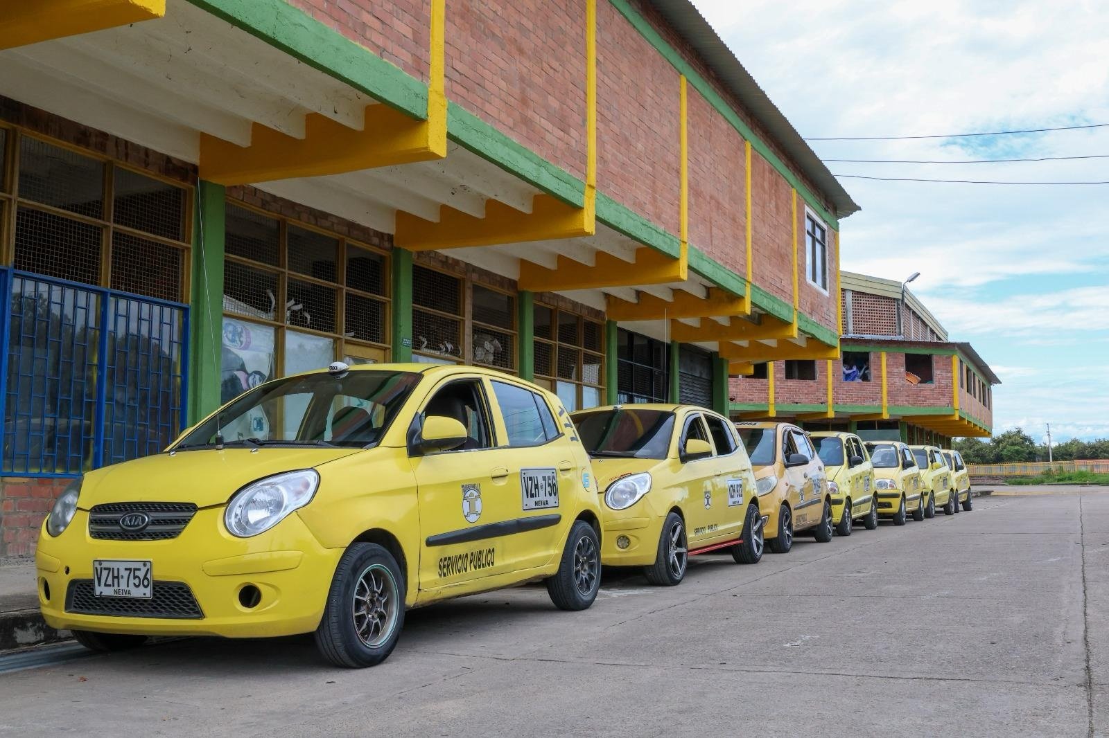 Taxis en Neiva: Más de 2.000 vehículos deben someterse a revisión técnica