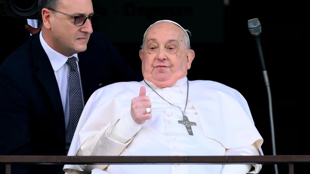El Papa Francisco vuelve al Vaticano tras recibir el alta médica