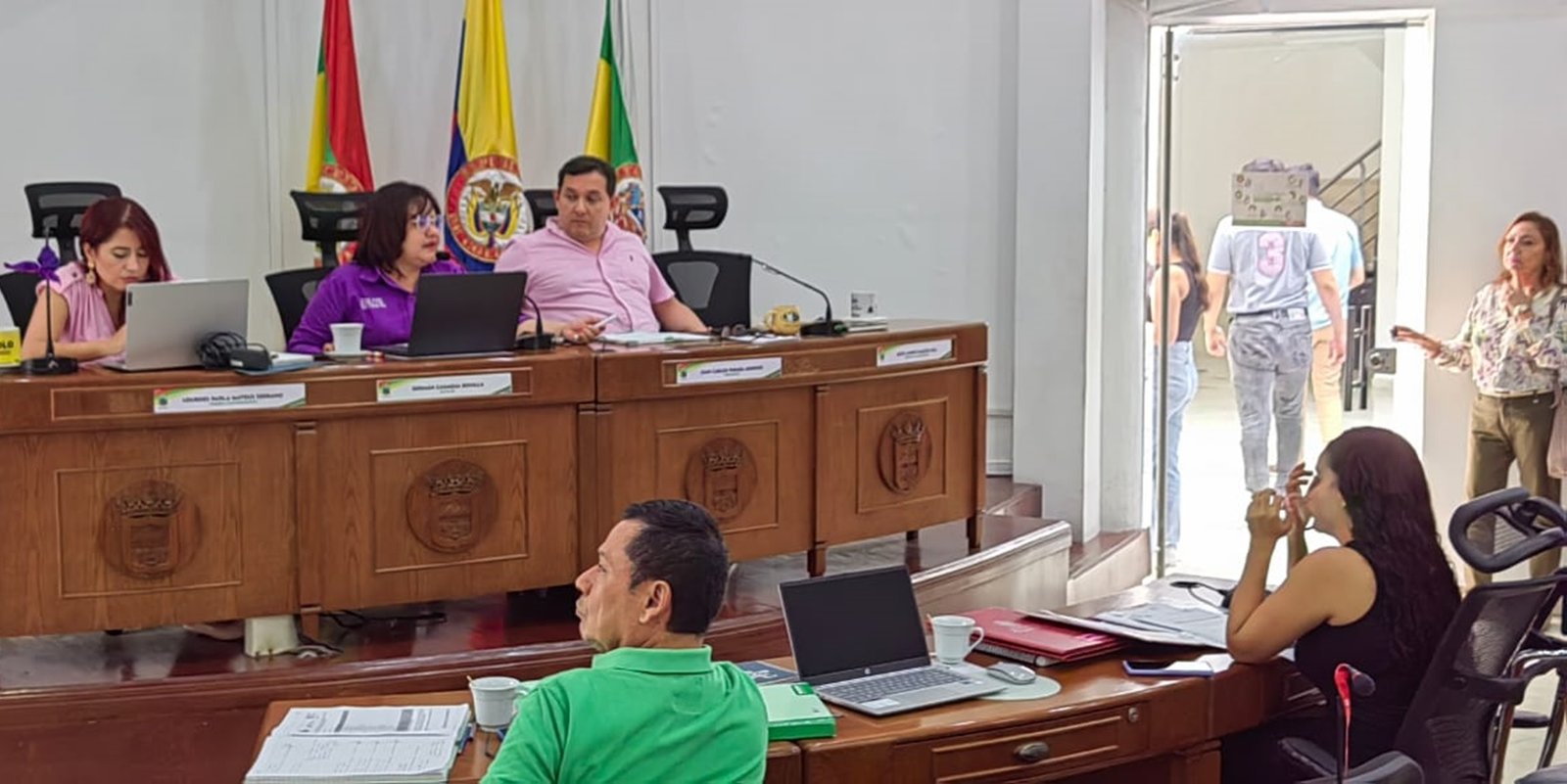 Alcaldía defendió proceso de elección del Premio a la Virtud de la Mujer Neivana 2025