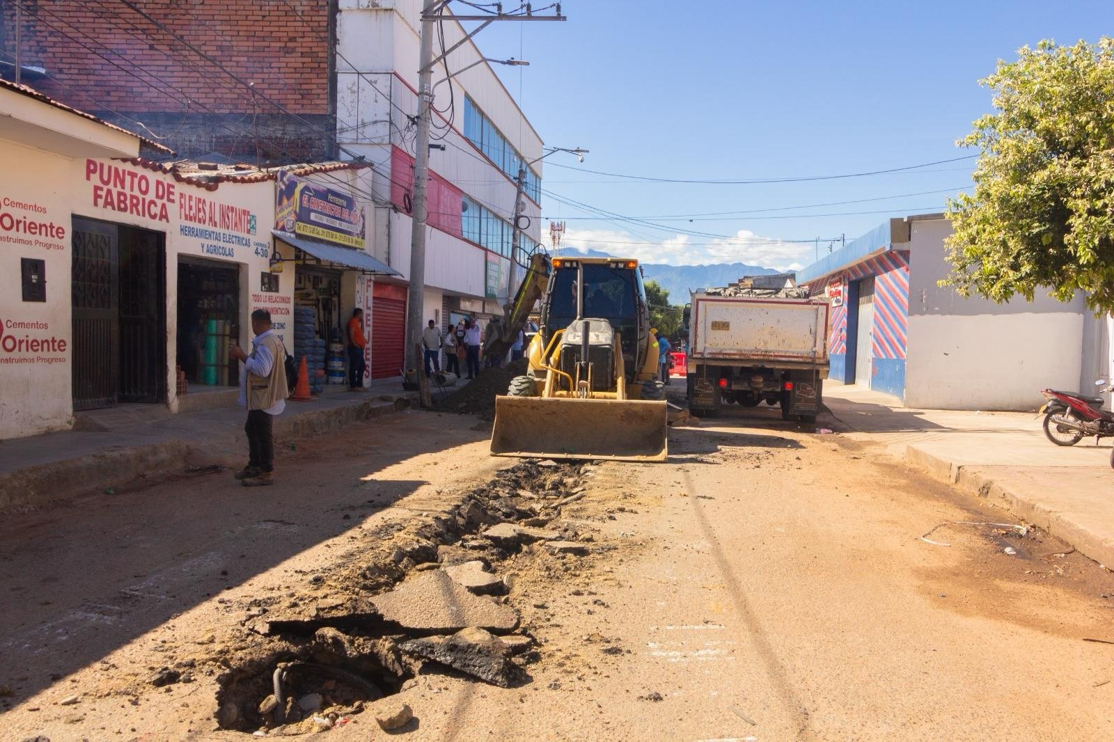 Avanza la recuperación del centro de Neiva con la habilitación de la carrera 3 tras colapso de alcantarillado