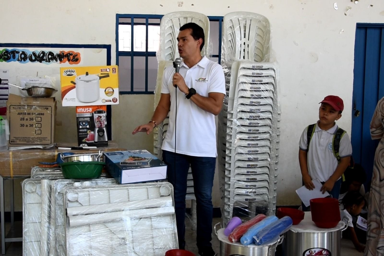 Compromiso del alcalde Casagua mejora alimentación escolar: 16 sedes ya tienen cocinas dotadas